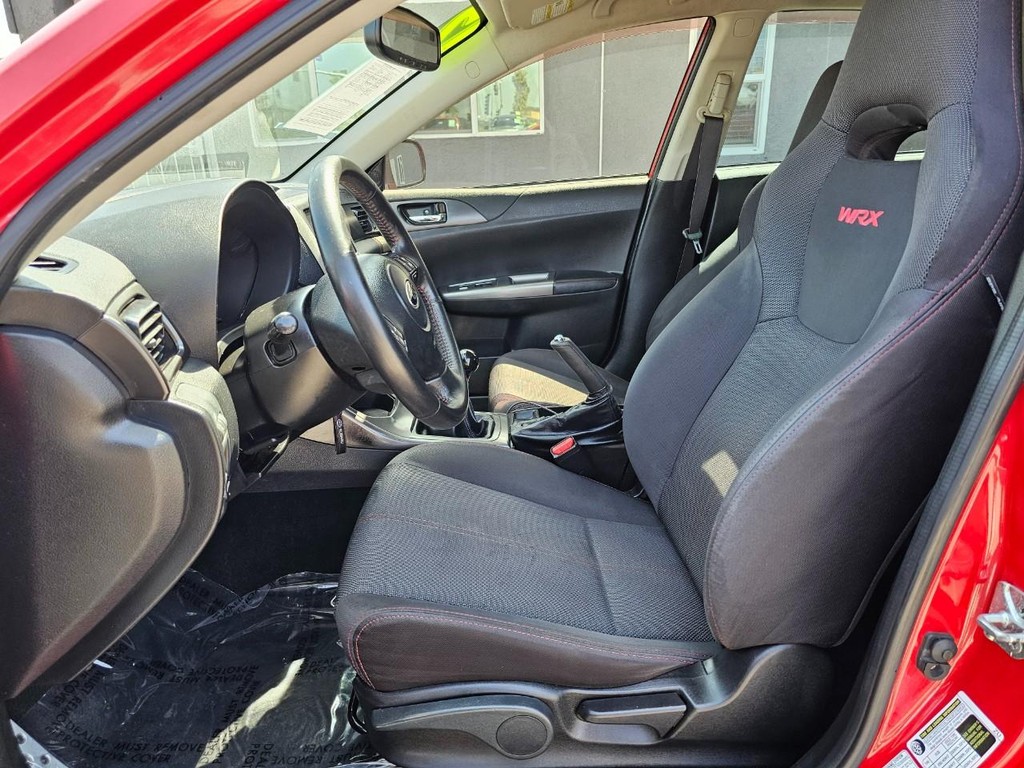 Subaru Impreza Wagon WRX Vehicle Full-screen Gallery Image 16