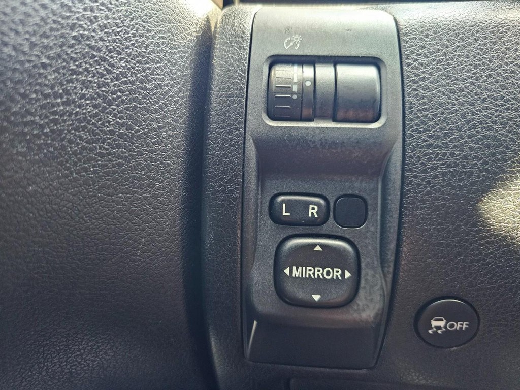 Subaru Impreza Wagon WRX Vehicle Full-screen Gallery Image 17