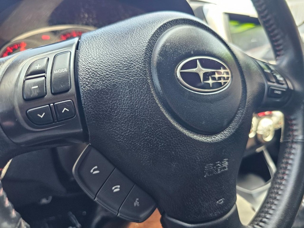 Subaru Impreza Wagon WRX Vehicle Full-screen Gallery Image 19