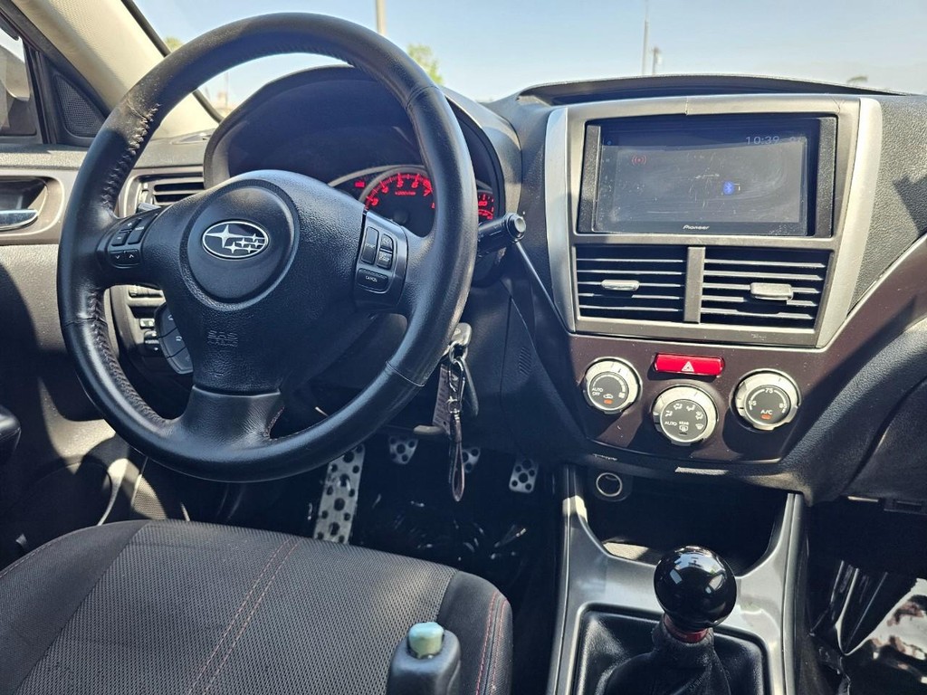 Subaru Impreza Wagon WRX Vehicle Full-screen Gallery Image 25