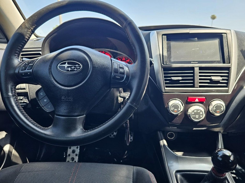 Subaru Impreza Wagon WRX Vehicle Full-screen Gallery Image 27