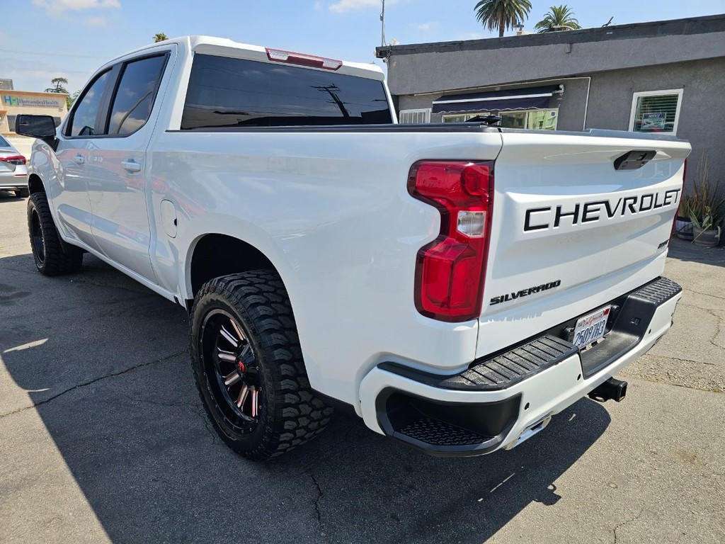 Chevrolet Silverado 1500 Vehicle Full-screen Gallery Image 3