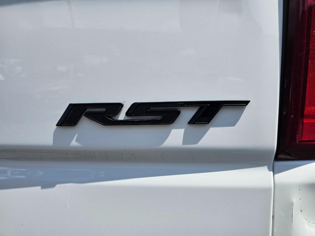 Chevrolet Silverado 1500 Vehicle Full-screen Gallery Image 13