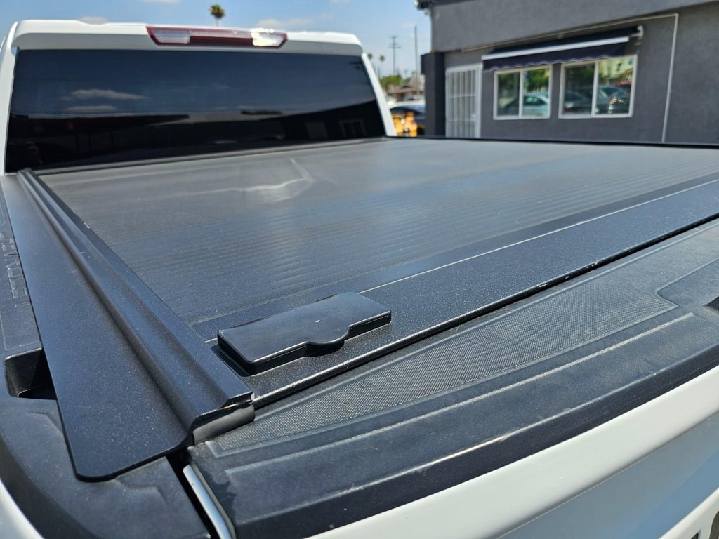 Chevrolet Silverado 1500 Vehicle Full-screen Gallery Image 16