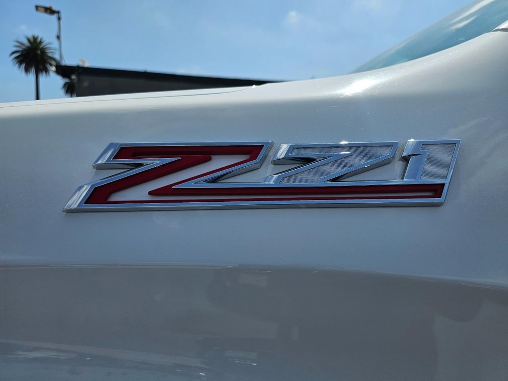 Chevrolet Silverado 1500 Vehicle Full-screen Gallery Image 18