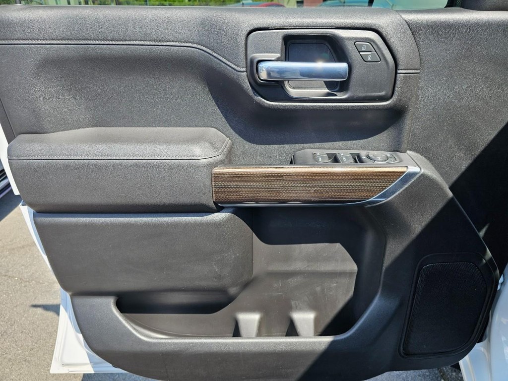 Chevrolet Silverado 1500 Vehicle Full-screen Gallery Image 19