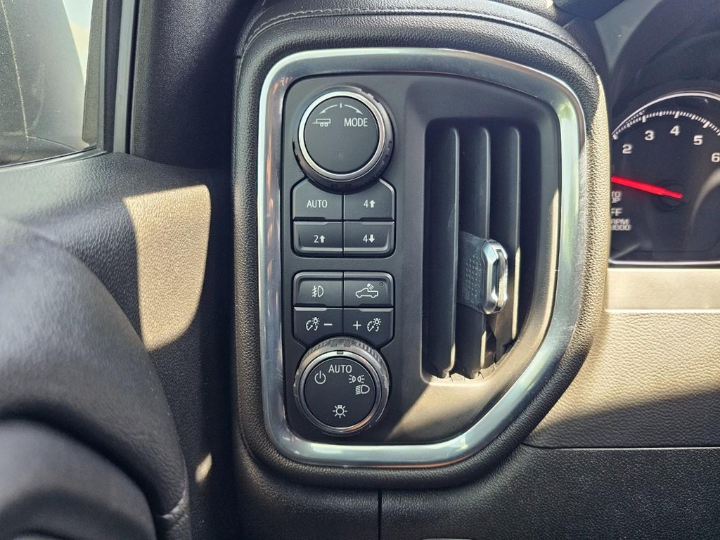 Chevrolet Silverado 1500 Vehicle Full-screen Gallery Image 21