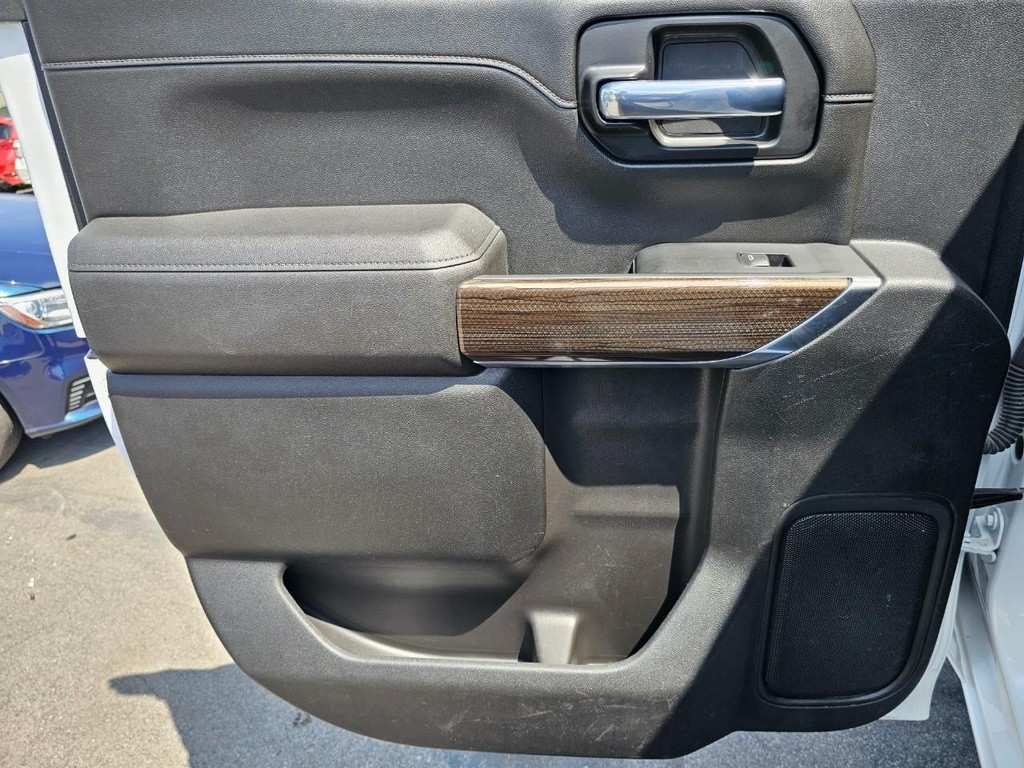 Chevrolet Silverado 1500 Vehicle Full-screen Gallery Image 27