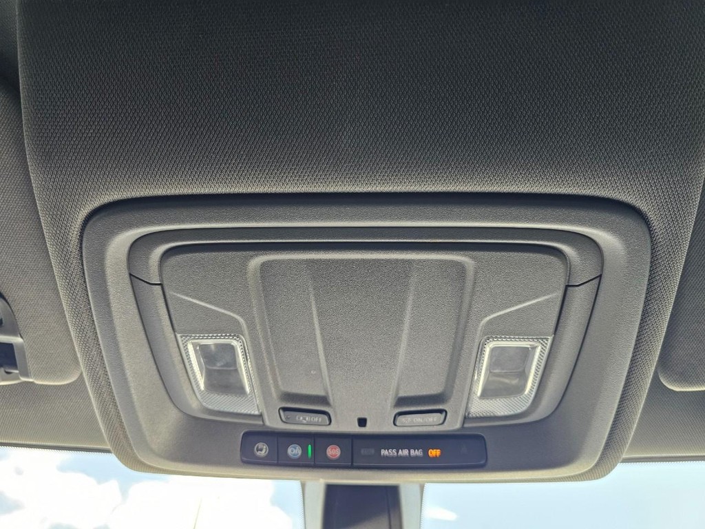 Chevrolet Silverado 1500 Vehicle Full-screen Gallery Image 36