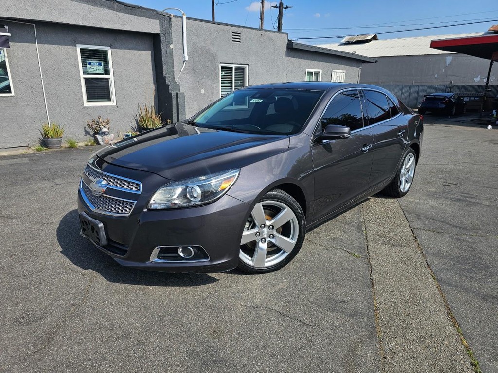 Chevrolet Malibu Vehicle Full-screen Gallery Image 2