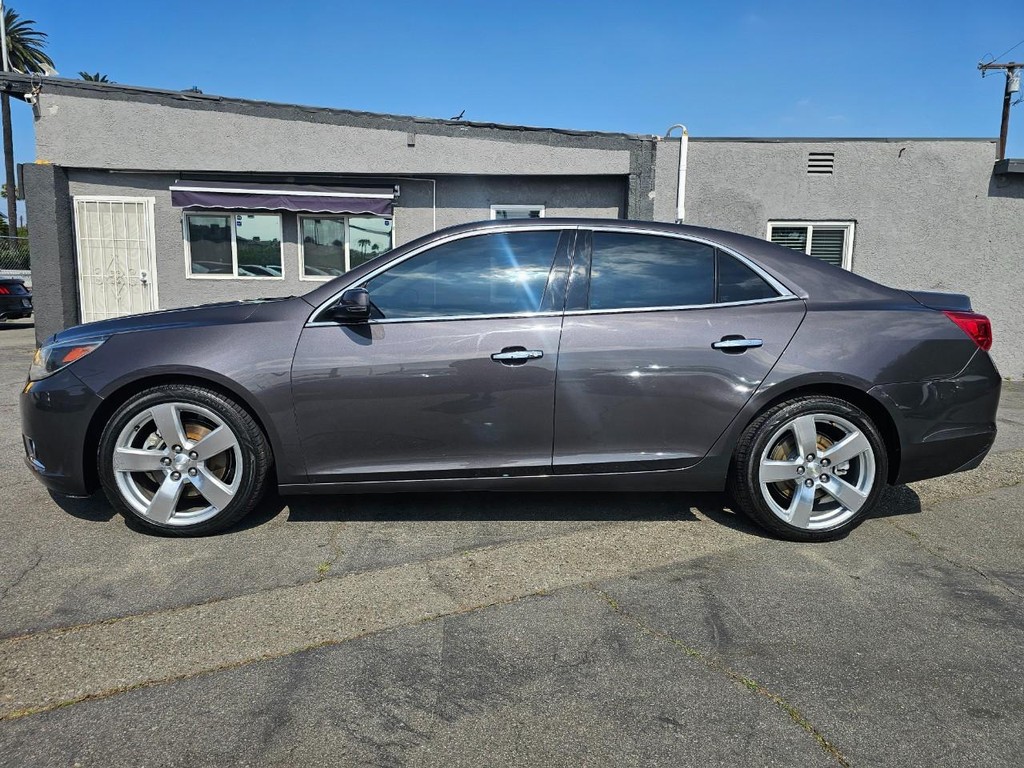 Chevrolet Malibu Vehicle Full-screen Gallery Image 3