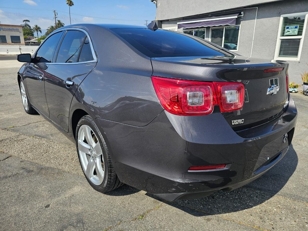 Chevrolet Malibu Vehicle Full-screen Gallery Image 4