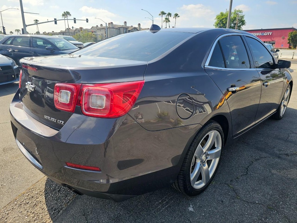 Chevrolet Malibu Vehicle Full-screen Gallery Image 6