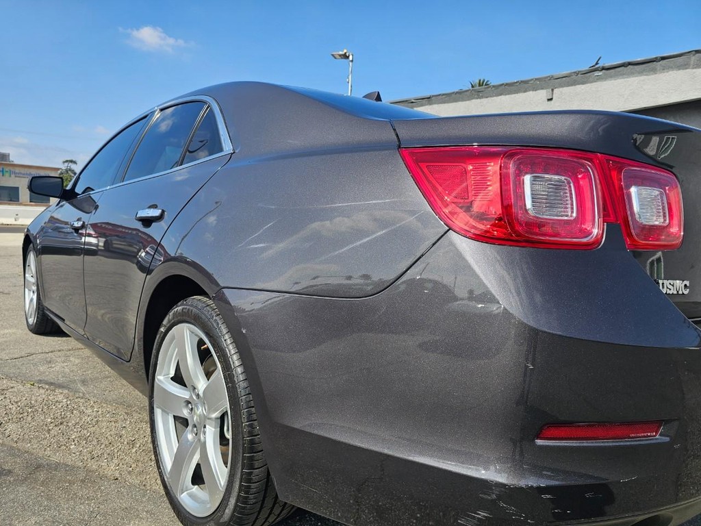 Chevrolet Malibu Vehicle Full-screen Gallery Image 12