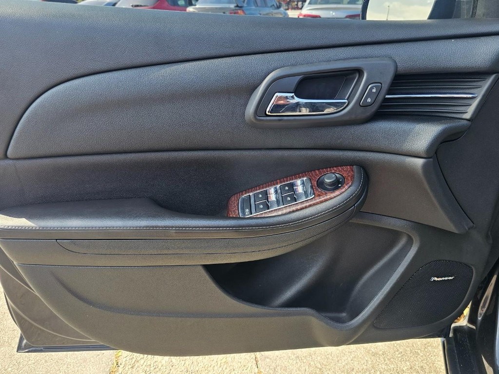 Chevrolet Malibu Vehicle Full-screen Gallery Image 17