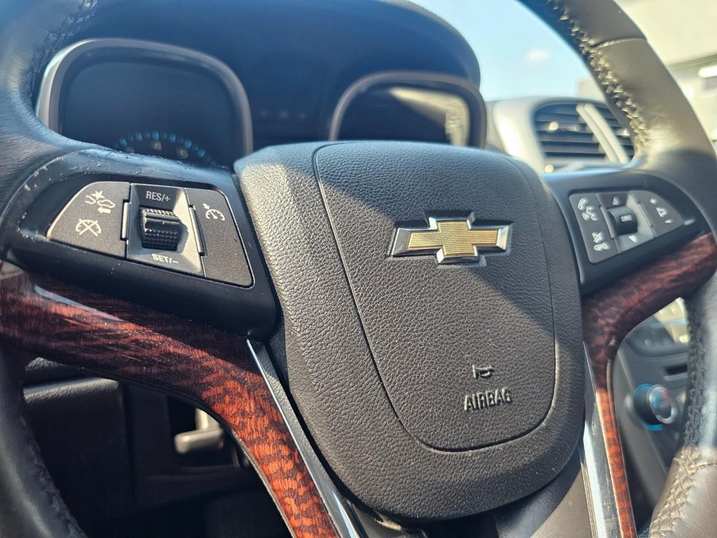 Chevrolet Malibu Vehicle Full-screen Gallery Image 20