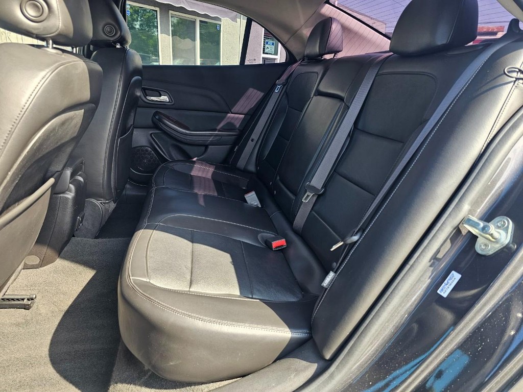 Chevrolet Malibu Vehicle Full-screen Gallery Image 27