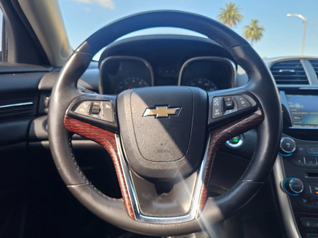 Chevrolet Malibu Vehicle Full-screen Gallery Image 30