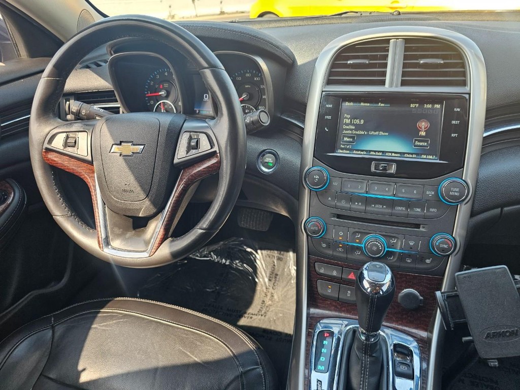 Chevrolet Malibu Vehicle Full-screen Gallery Image 31
