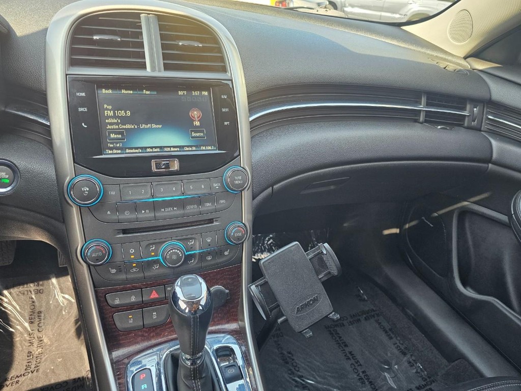 Chevrolet Malibu Vehicle Full-screen Gallery Image 32
