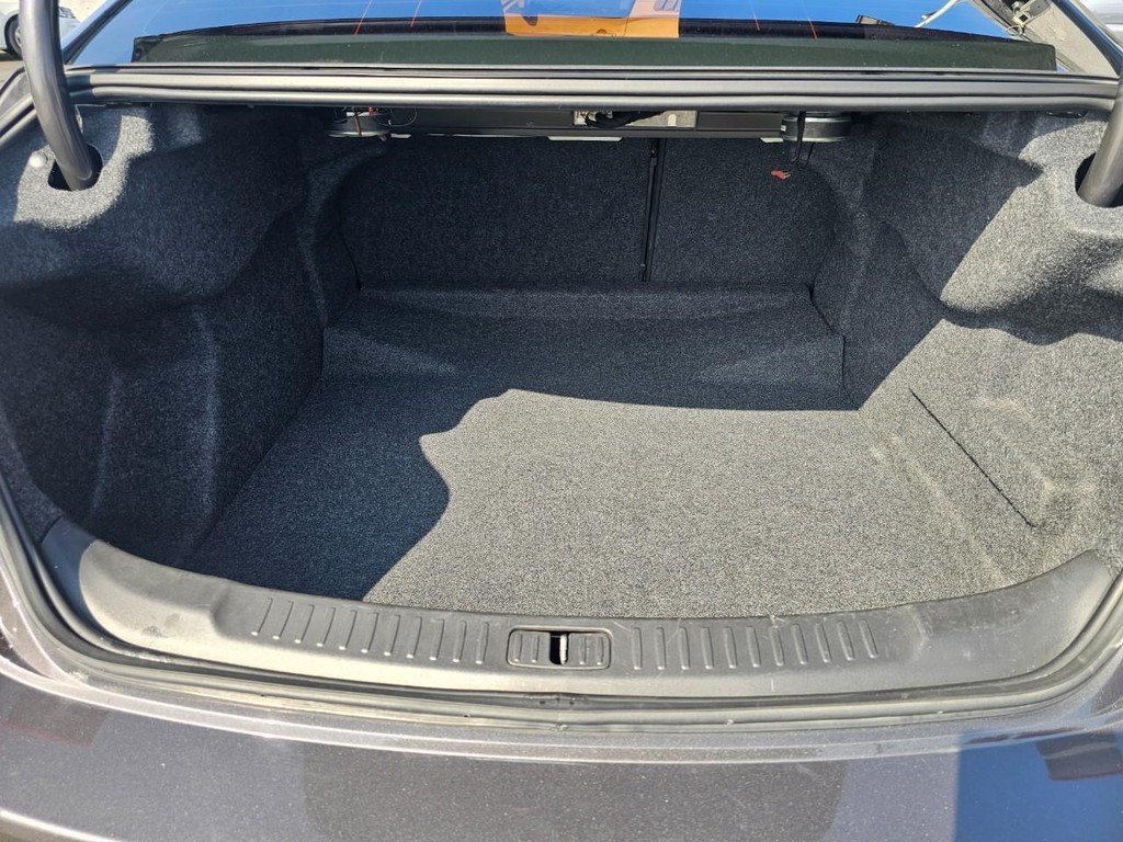 Chevrolet Malibu Vehicle Full-screen Gallery Image 36