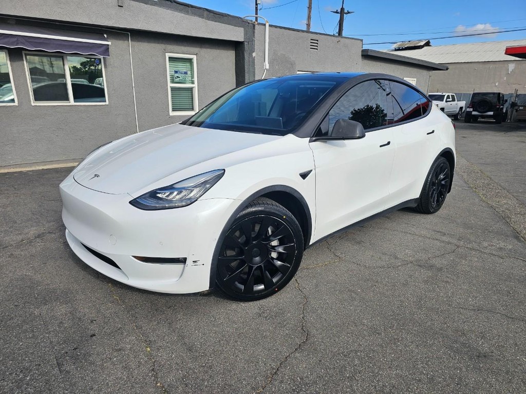 Tesla Model Y Vehicle Full-screen Gallery Image 2