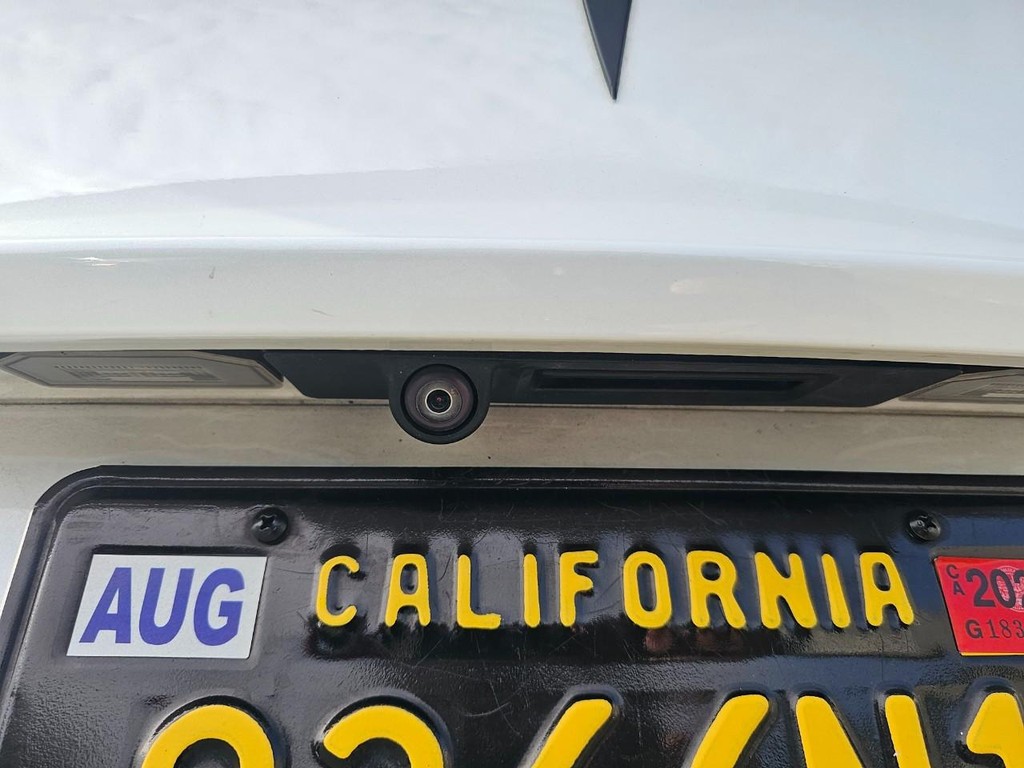 Tesla Model Y Vehicle Full-screen Gallery Image 14