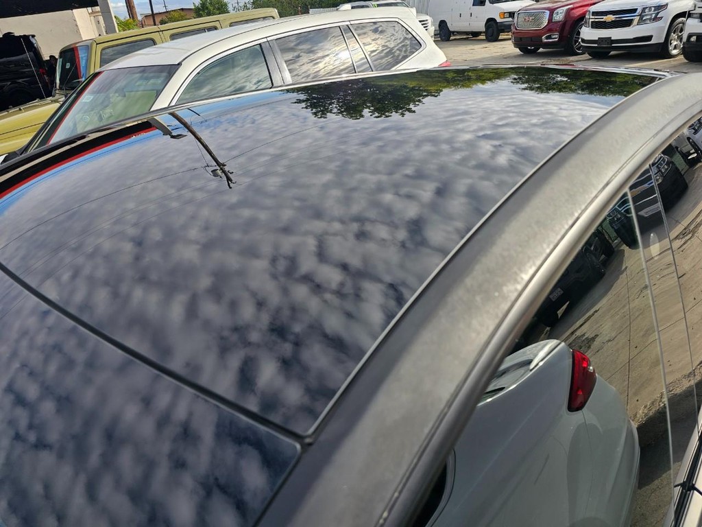 Tesla Model Y Vehicle Full-screen Gallery Image 16