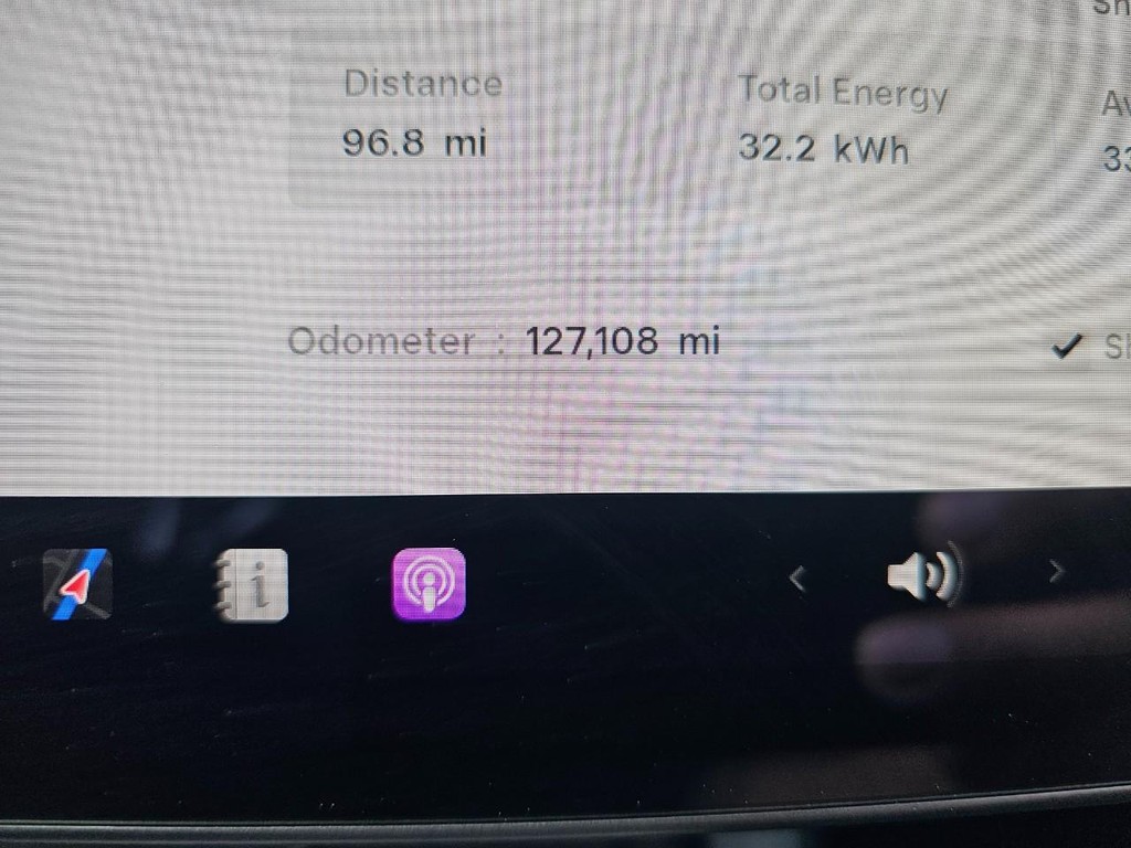 Tesla Model Y Vehicle Full-screen Gallery Image 22