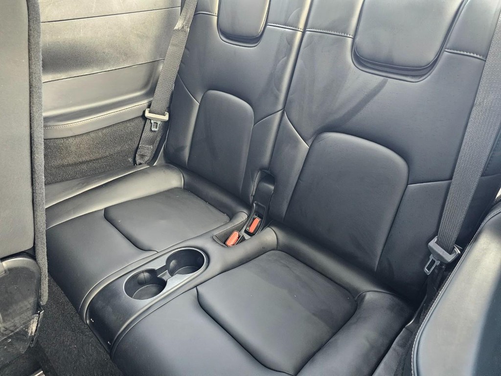 Tesla Model Y Vehicle Full-screen Gallery Image 30
