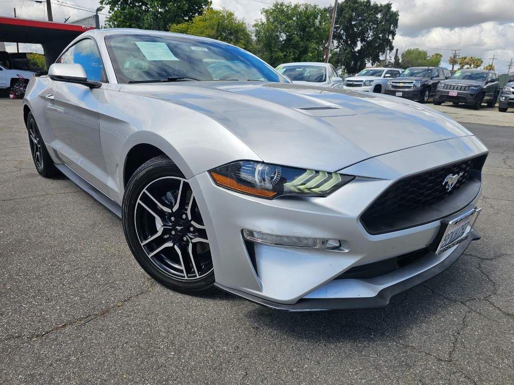 Ford Mustang Vehicle Full-screen Gallery Image 8