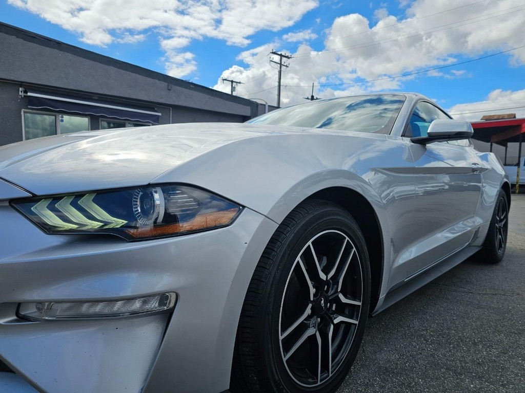 Ford Mustang Vehicle Full-screen Gallery Image 11