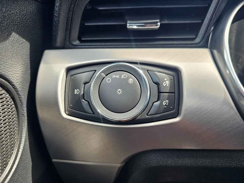 Ford Mustang Vehicle Full-screen Gallery Image 18