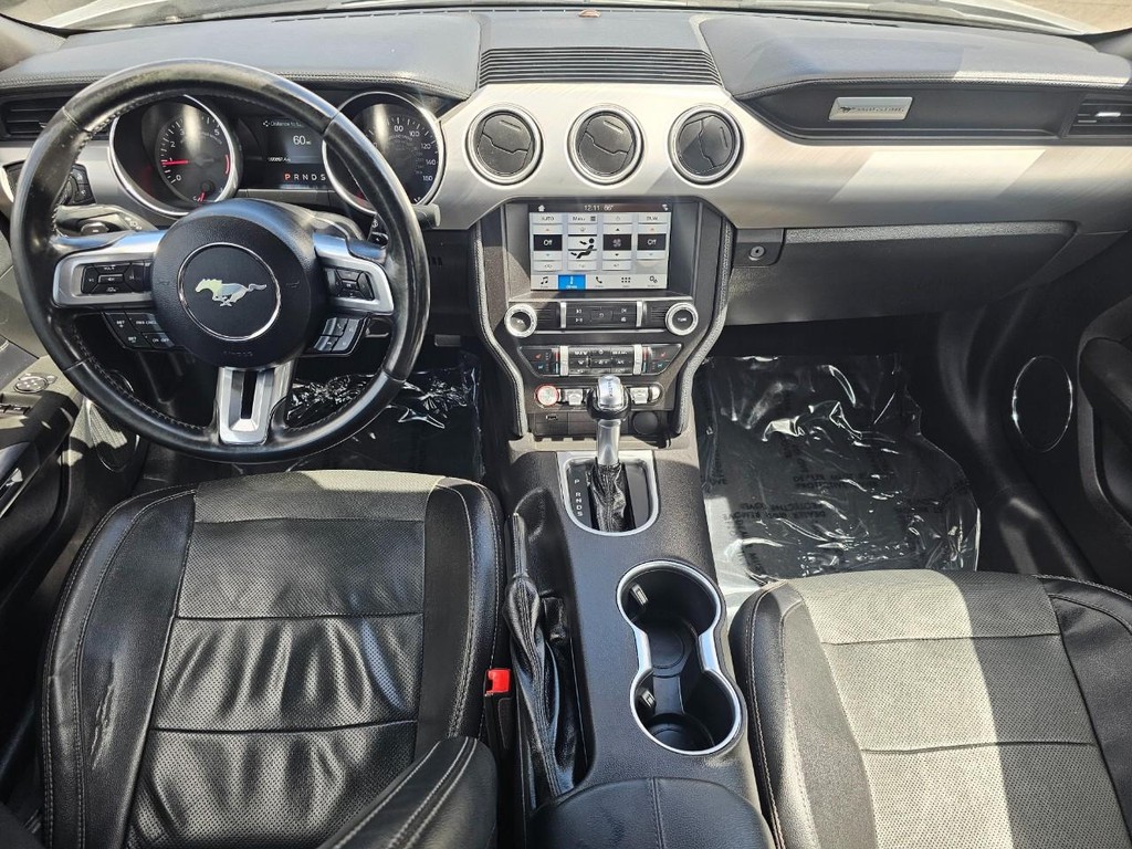Ford Mustang Vehicle Full-screen Gallery Image 25