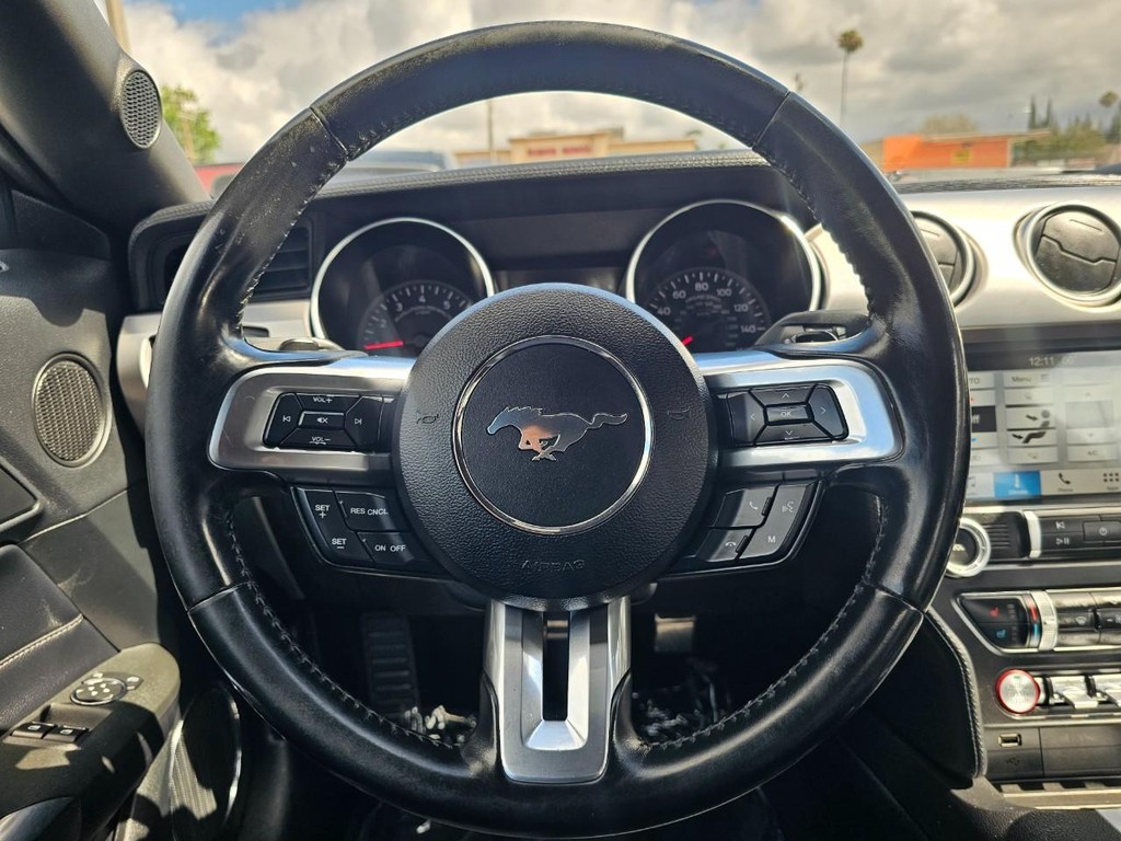 Ford Mustang Vehicle Full-screen Gallery Image 27