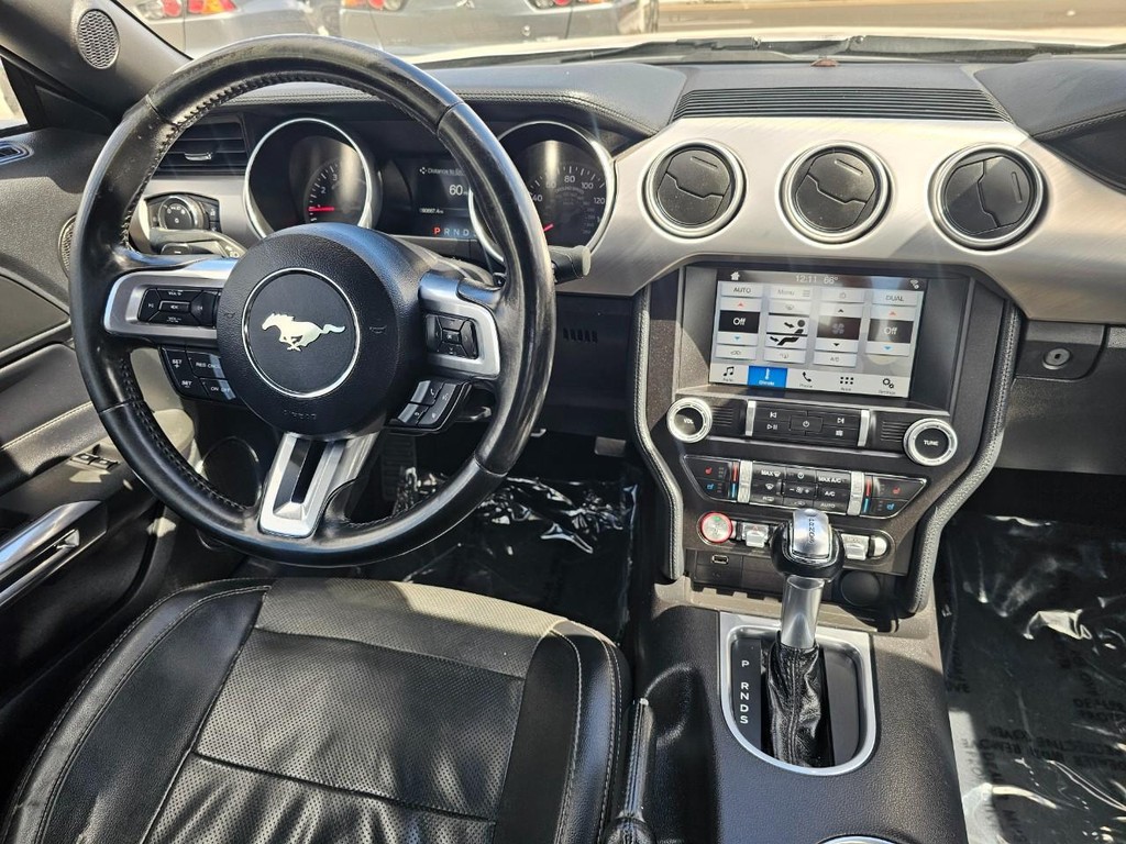 Ford Mustang Vehicle Full-screen Gallery Image 28