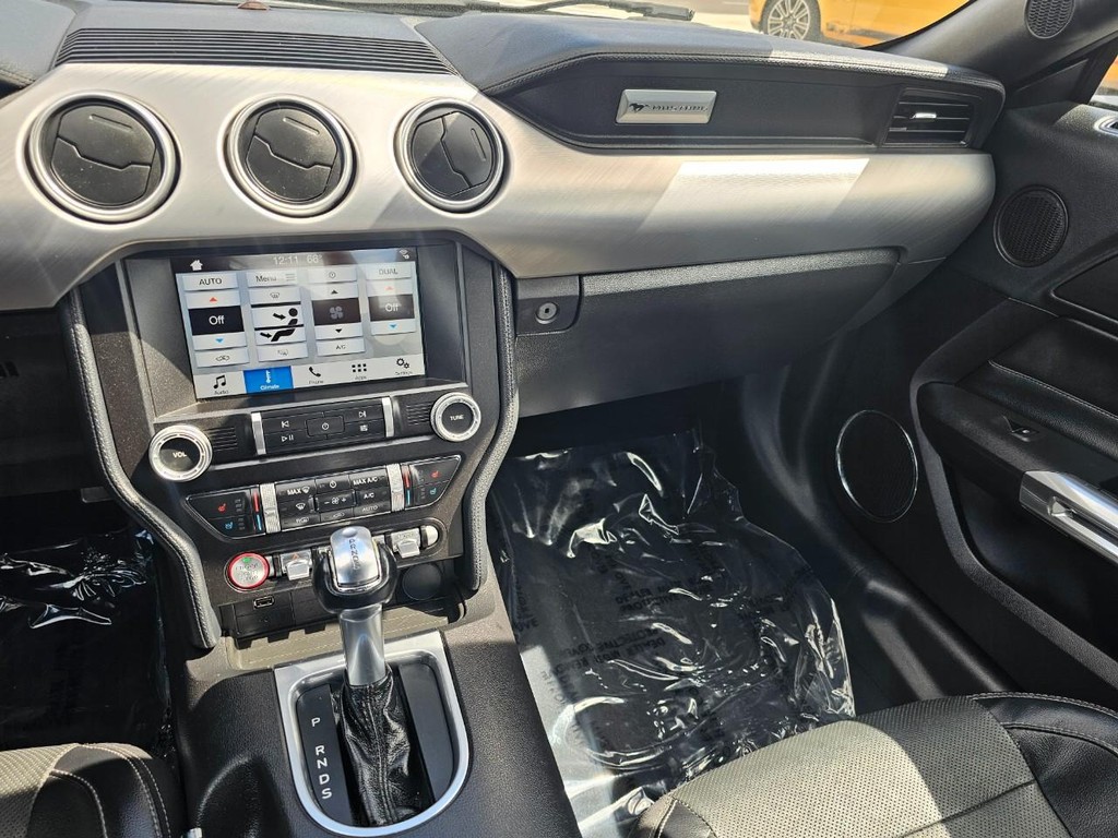 Ford Mustang Vehicle Full-screen Gallery Image 29