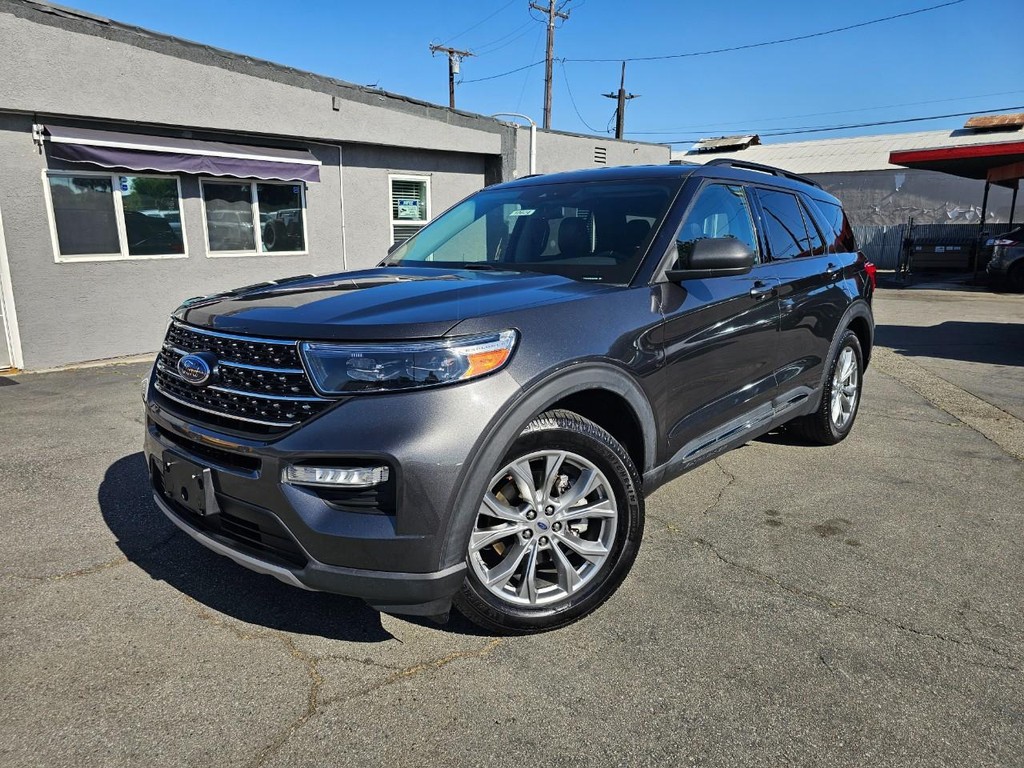 Ford Explorer Vehicle Full-screen Gallery Image 2