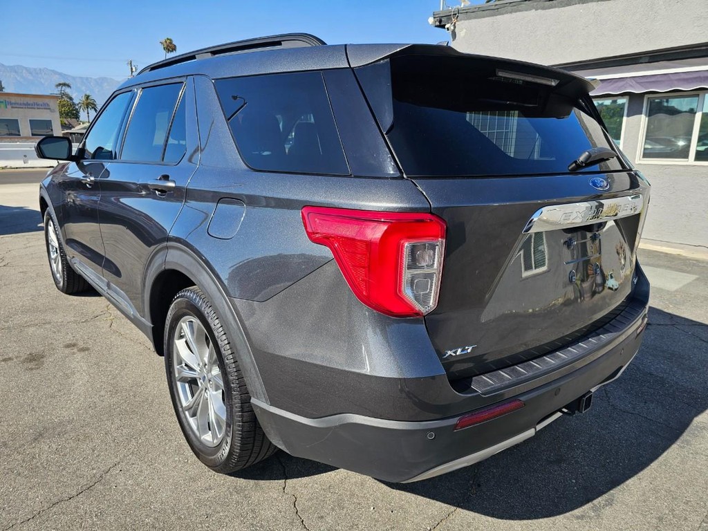 Ford Explorer Vehicle Full-screen Gallery Image 4