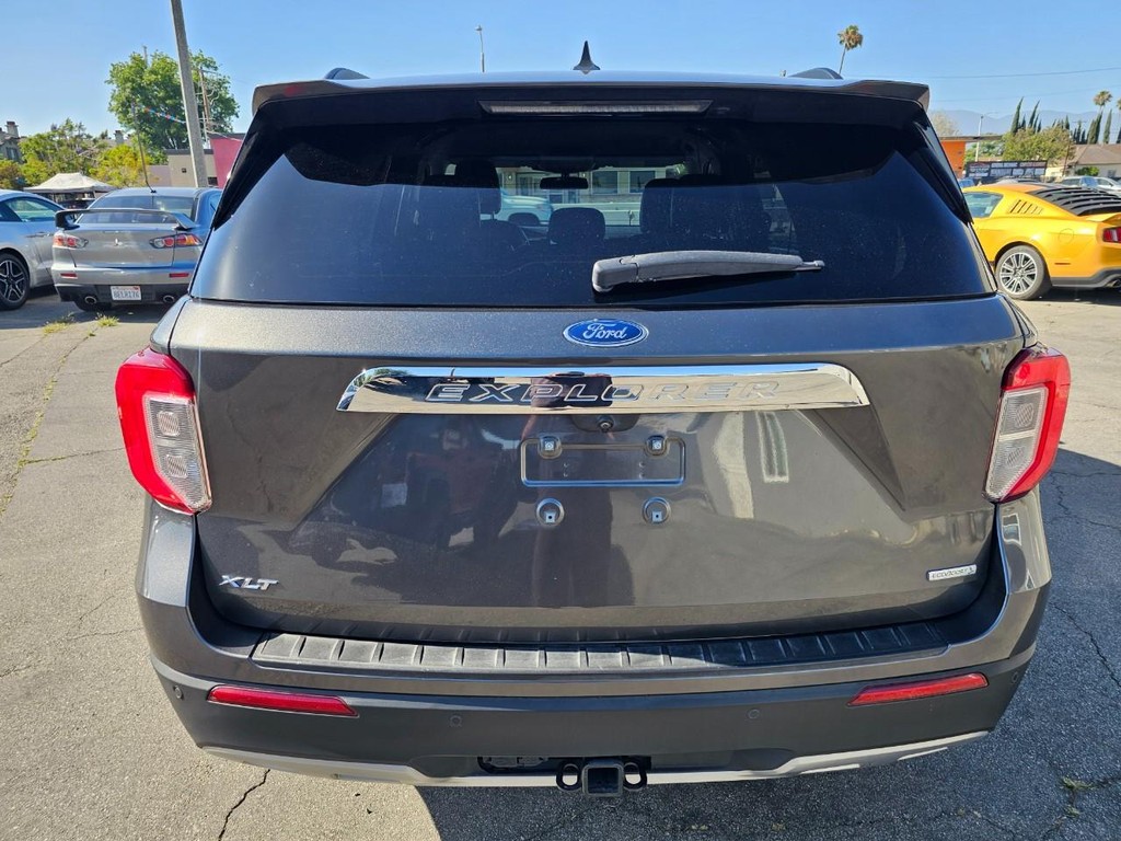 Ford Explorer Vehicle Full-screen Gallery Image 5