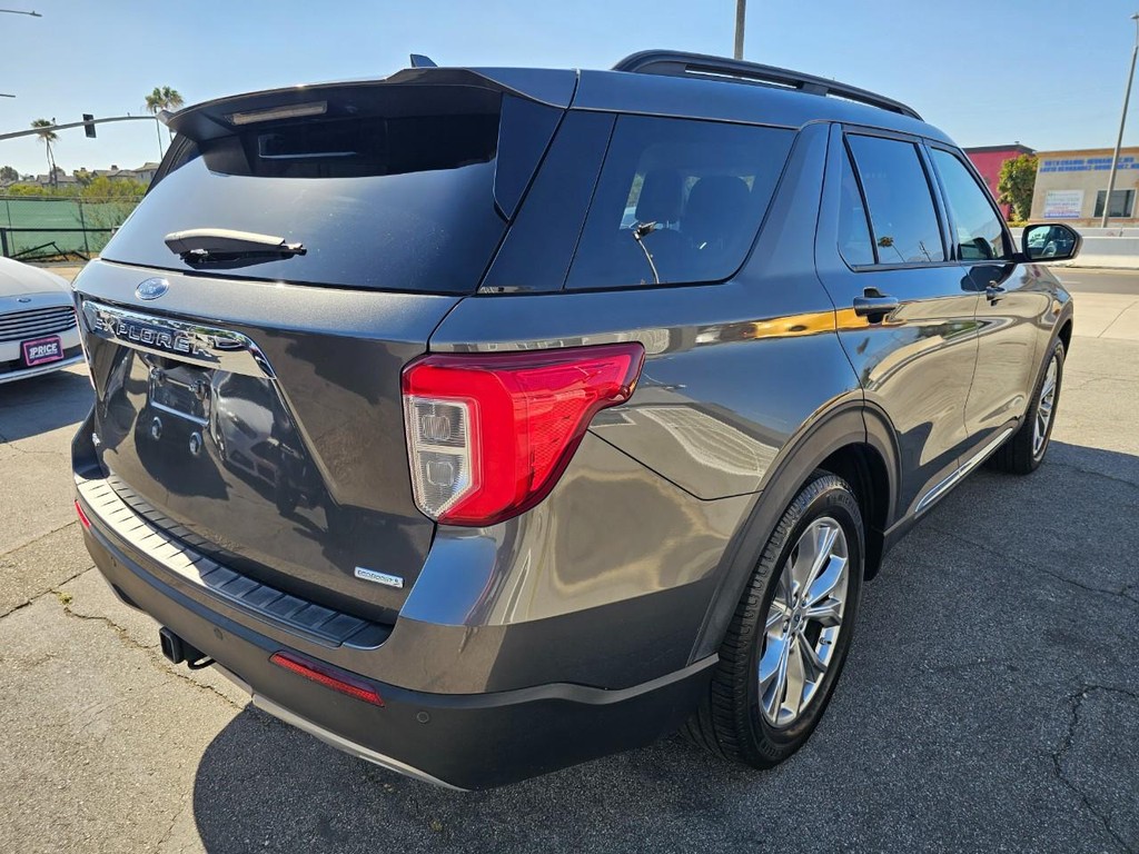 Ford Explorer Vehicle Full-screen Gallery Image 6