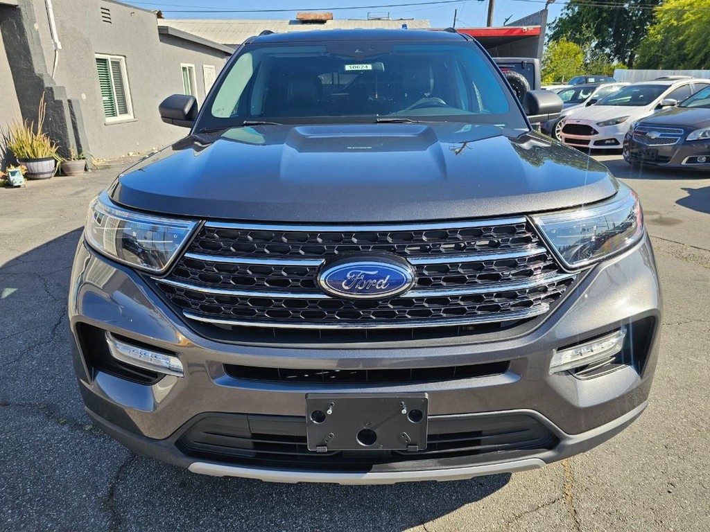 Ford Explorer Vehicle Full-screen Gallery Image 9