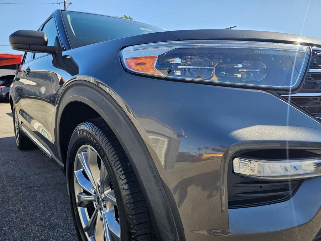 Ford Explorer Vehicle Full-screen Gallery Image 10