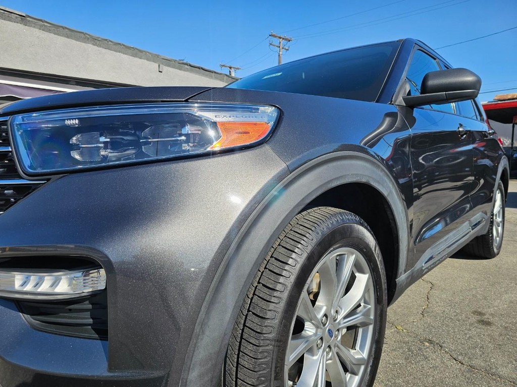 Ford Explorer Vehicle Full-screen Gallery Image 11