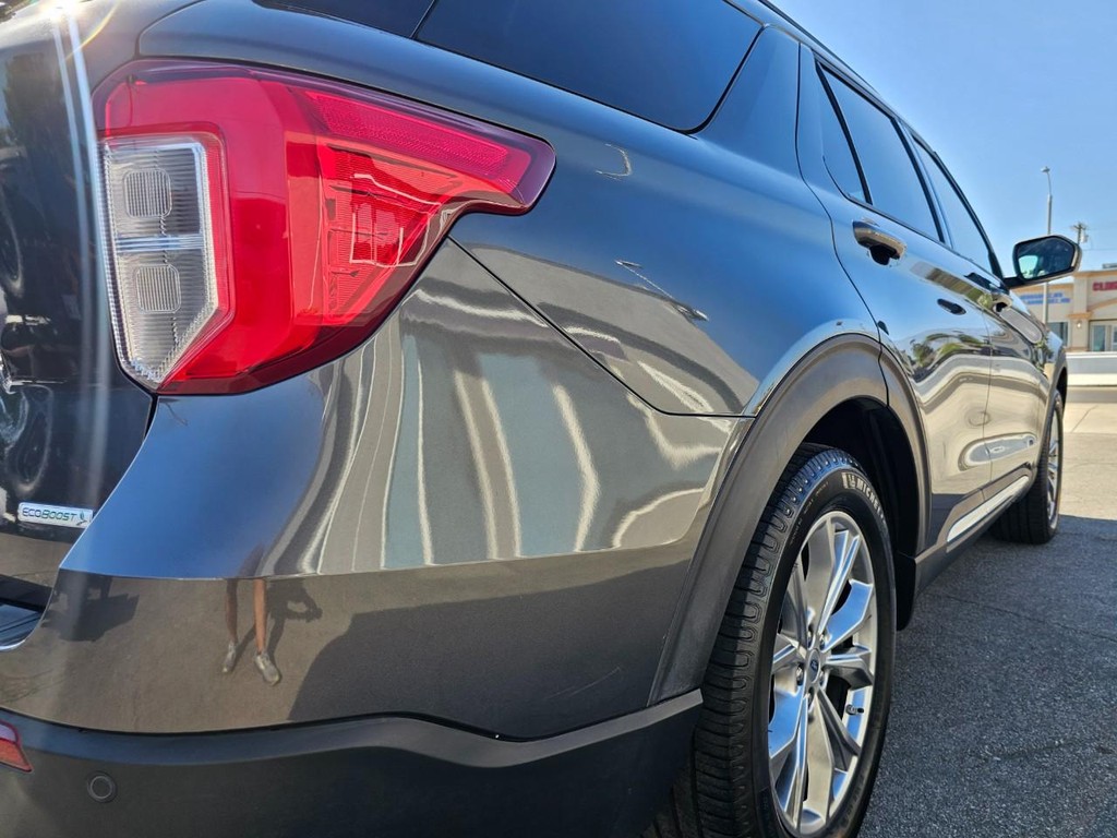 Ford Explorer Vehicle Full-screen Gallery Image 13
