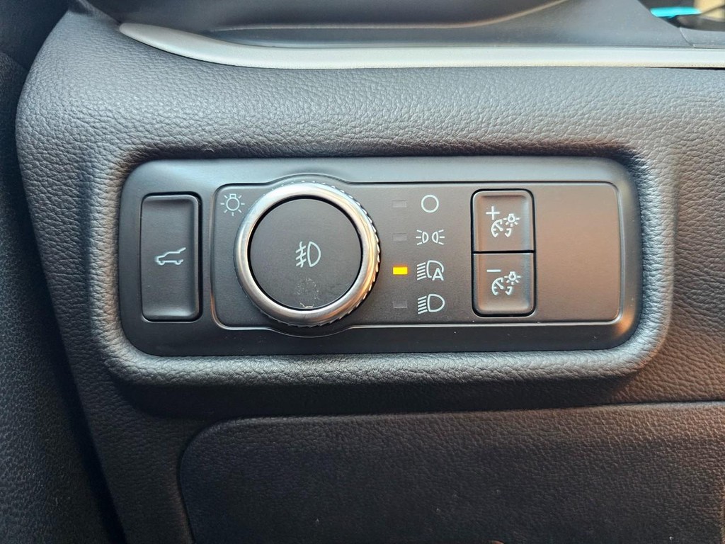 Ford Explorer Vehicle Full-screen Gallery Image 19