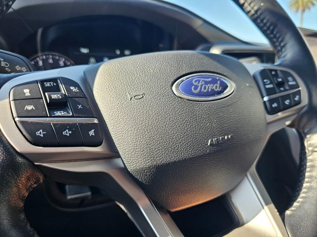 Ford Explorer Vehicle Full-screen Gallery Image 20