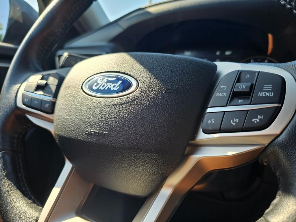Ford Explorer Vehicle Full-screen Gallery Image 21