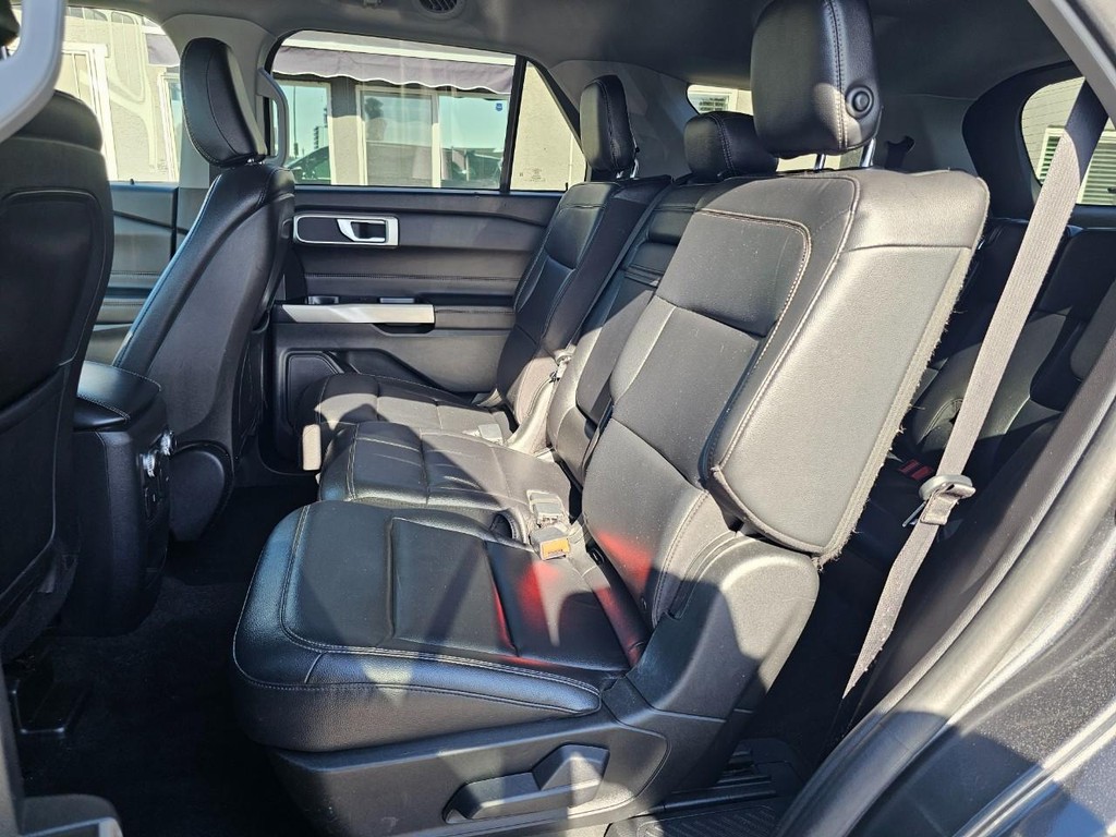 Ford Explorer Vehicle Full-screen Gallery Image 26