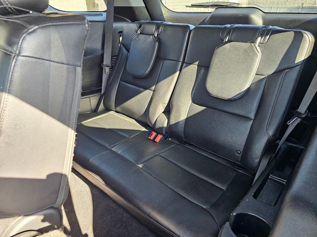Ford Explorer Vehicle Full-screen Gallery Image 27